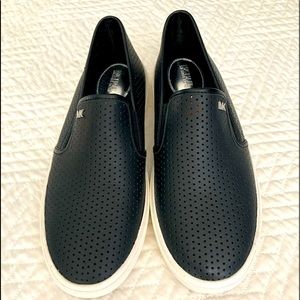 MICHAEL KORS WOMENS BLACK SHOE SLIP-ON PERFORATED SNEAKERS 9.5